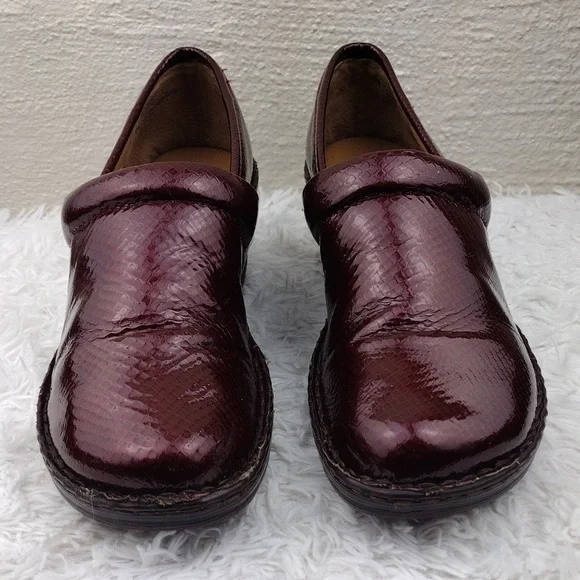 Nurse Mates Pillow Top Halle Burgundy Snakeskin Leather Round Toe Clog Shoes - Picture 2 of 16